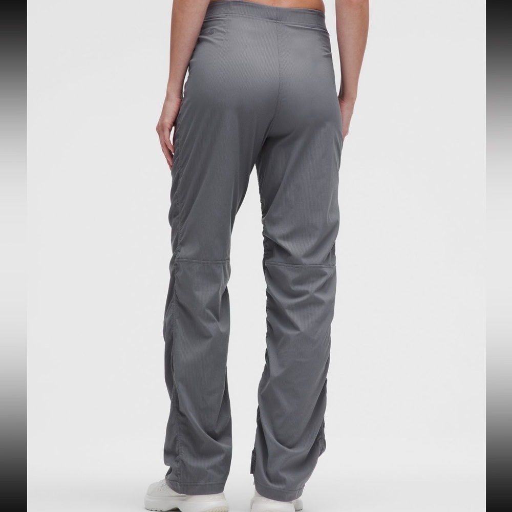 NWT Lululemon Dance Studio Slim-Fit High-Rise Flared Pant
Solar Grey - Picture 3 of 7